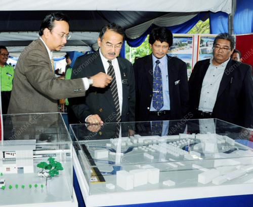 DATUK SERI MOHD ALI RUSTAM