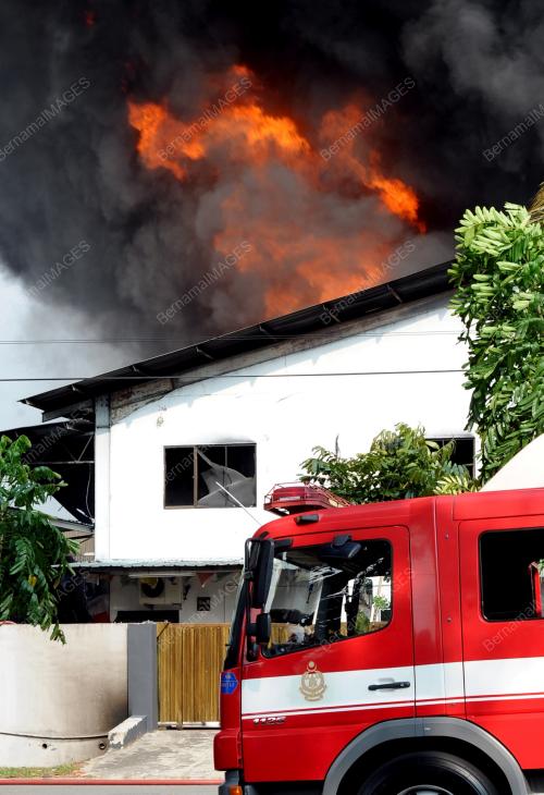 MK02_13032013_KILANG_TERBAKAR