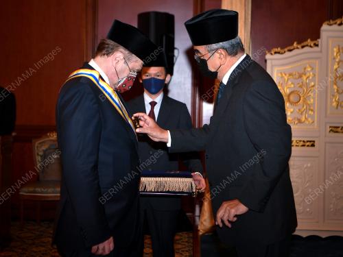 TUN MOHD ALI RUSTAM