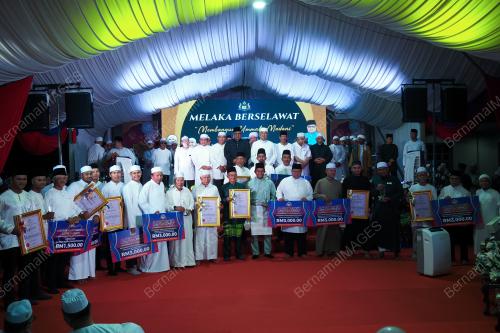 TUN MOHD ALI RUSTAM