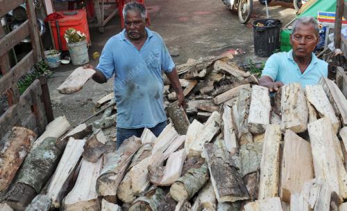 KAYU API