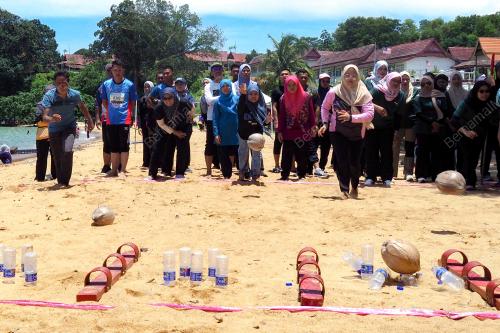 PESTA PANTAI TANJUNG BIDARA
