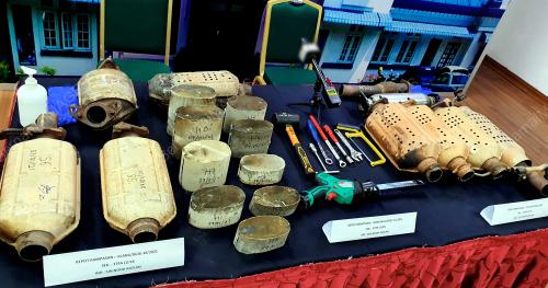 SINDIKET CURI TABUNG EKZOS KENDERAAN