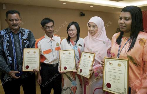 SOLAH MAT HASSAN