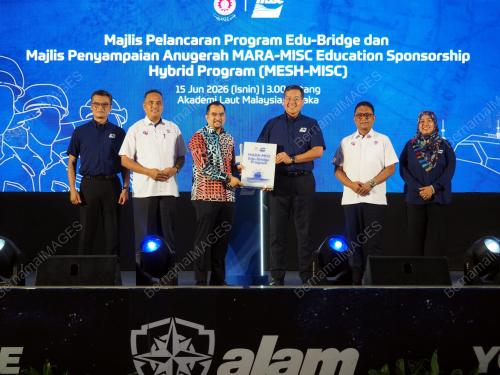 DATUK DR ASYRAF WAJDI DUSUKI