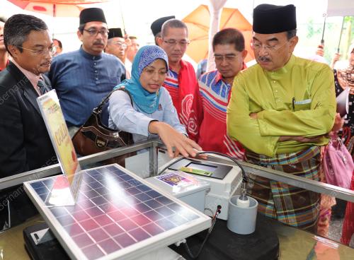 DATUK SERI ALI RUSTAM