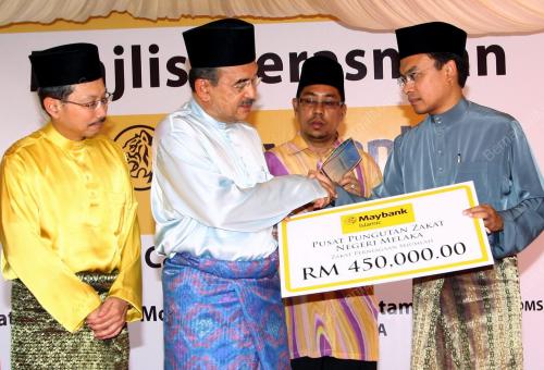 DATUK SERI MOHD ALI RUSTAM