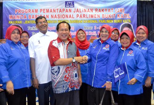 MK02_16042012_AHMAD_WANITA