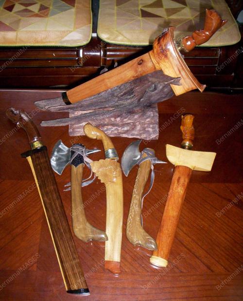 SENJATA TRADISIONAL