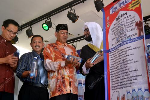 MK02_17022014_AIR_TOK_IMAM