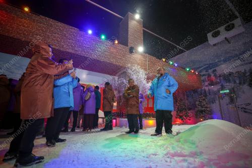 SNOW WORLD