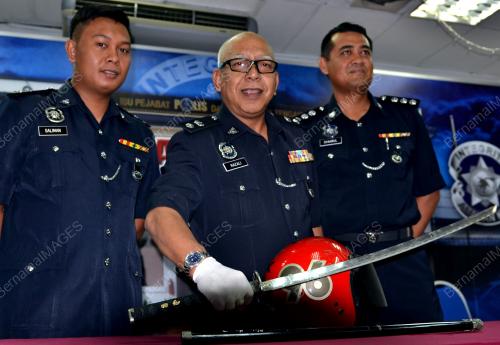MK02_17062015_PEDANG_POLIS