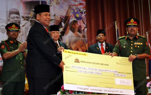 MK02_17082015_TABUNG_HARI_PAHLAWAN