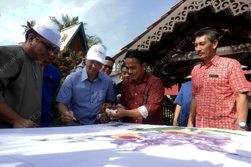 DATUK SERI MOHAMED AZMIN ALI