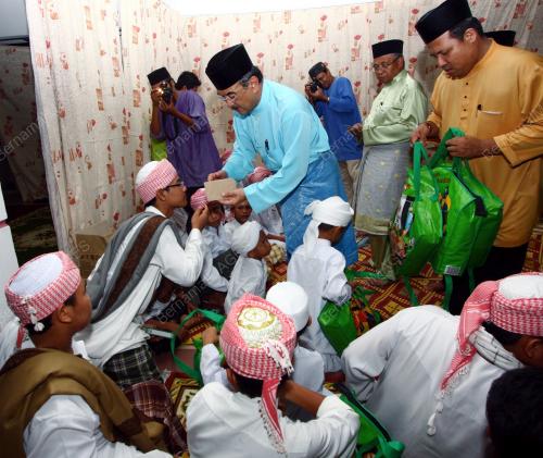DATUK SERI MOHD ALI RUSTAM