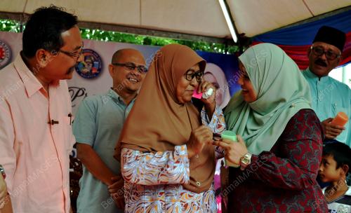 MK02_18122016_MAS_ERMIEYATI_CERMIN_MATA