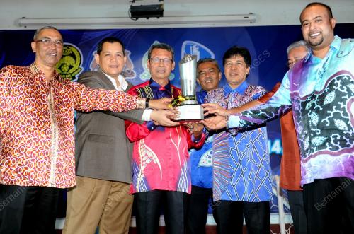 MK02_19082014_BOLA_PIALA