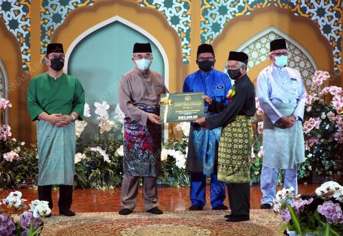 TUN MOHD ALI RUSTAM