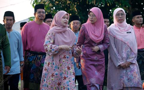 FADHLINA SIDEK