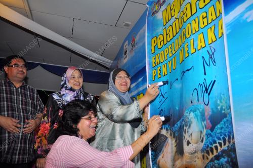 DATUK LATIPAH OMAR