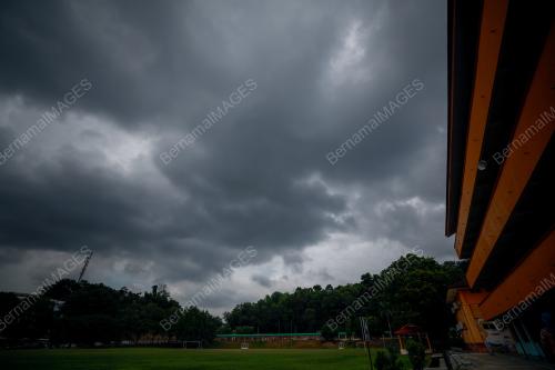 CUACA MENDUNG