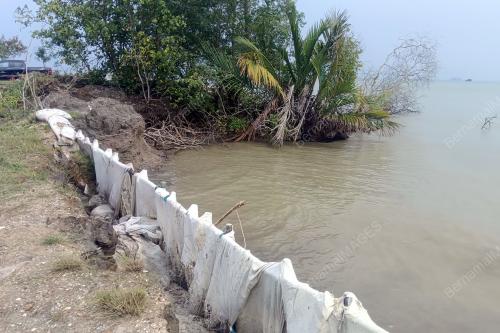 PANTAI SIRING