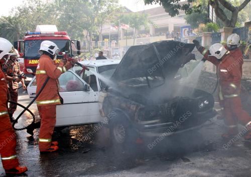 ANGGOTA BOMBA DAN PENYELAMAT