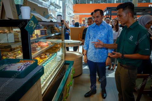 DATUK DR ASYRAF WAJDI DUSUKI