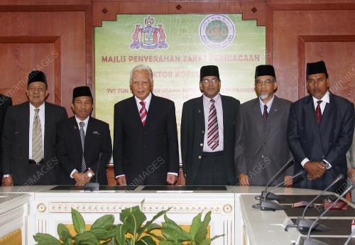 TUN MOHD KHALIL YAAKOB