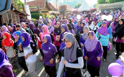 MK02_25052014_PURPLE_WALK