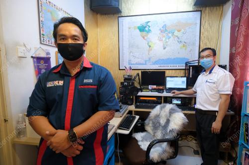 RADIO AMATUR