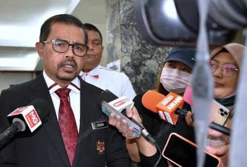 DATUK ADNAN MAT