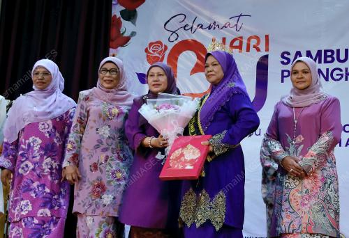 TOH PUAN ASMAH ABDUL RAHMAN