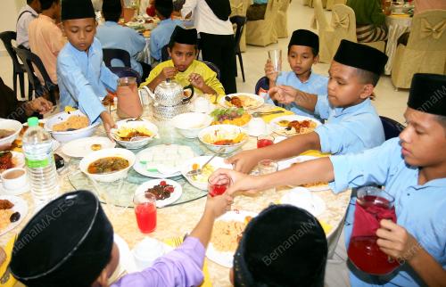 BERBUKA PUASA