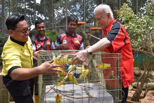 TAN SRI PROF DR ABDUL RAHIM TAMBY CHIK