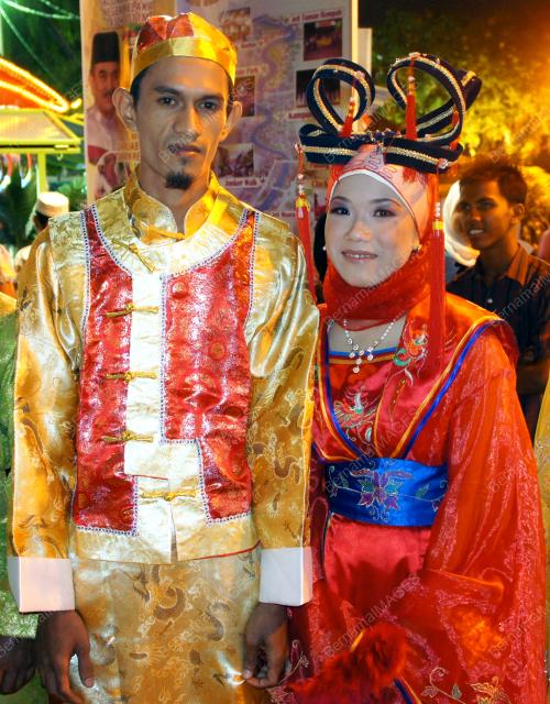 PERSANDINGAN BERAMAI-RAMAI