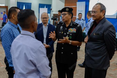 DATUK ROSLAN MOHAMED