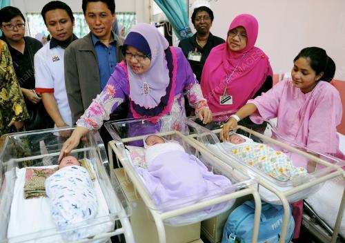 MK02_29022016_BAYI_TAHUN_LOMPAT