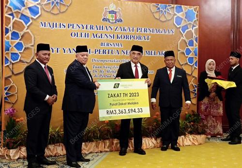TUN MOHD ALI RUSTAM