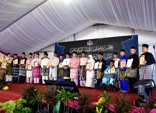 TUN MOHD ALI RUSTAM