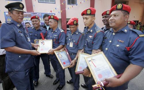 NIK ZULKIFLI IBRAHIM
