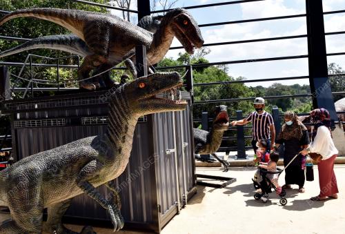 DINOSAUR ENCOUNTER