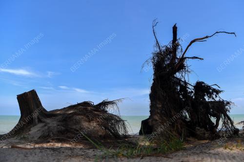 PANTAI PUTERI