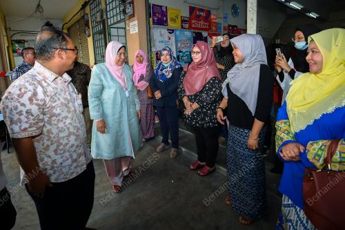 ZURAIDA KAMARUDDIN