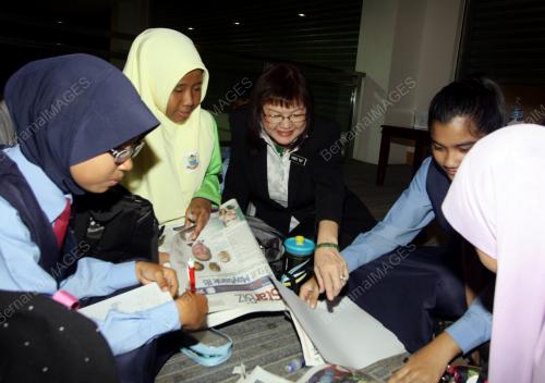 MK03_02102013_KARNIVAL_BAHASA