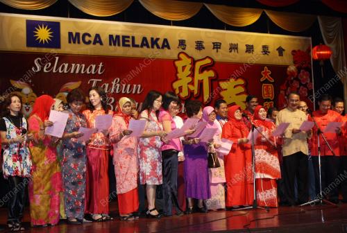 MK03_03022011_NYANYI_LAGU