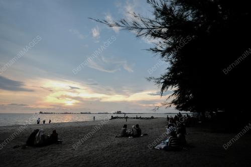 PANTAI PUTERI