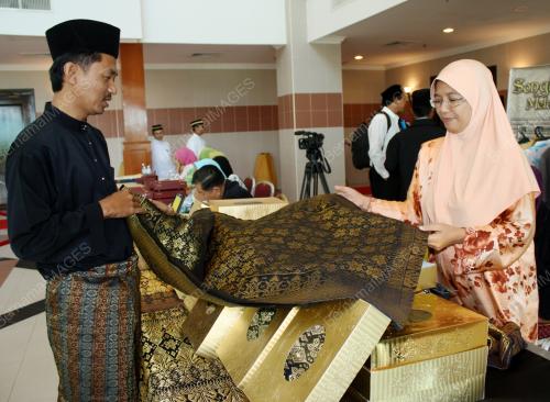 SONGKET MELAKA BUNGA KESIDANG