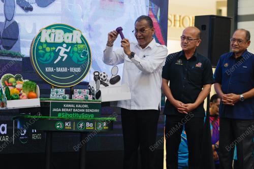 DATUK SERI DR DZULKEFLY AHMAD