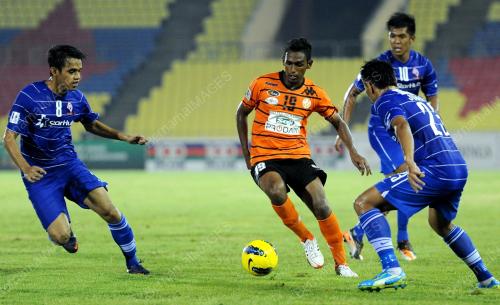 MK03_08052012_FELDA_UNITED_1